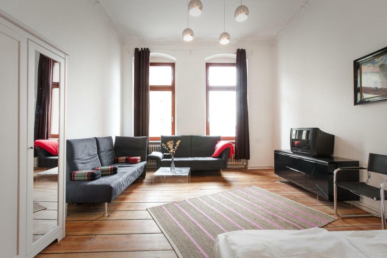 3 Bedroom Apartment Берлин Экстерьер фото